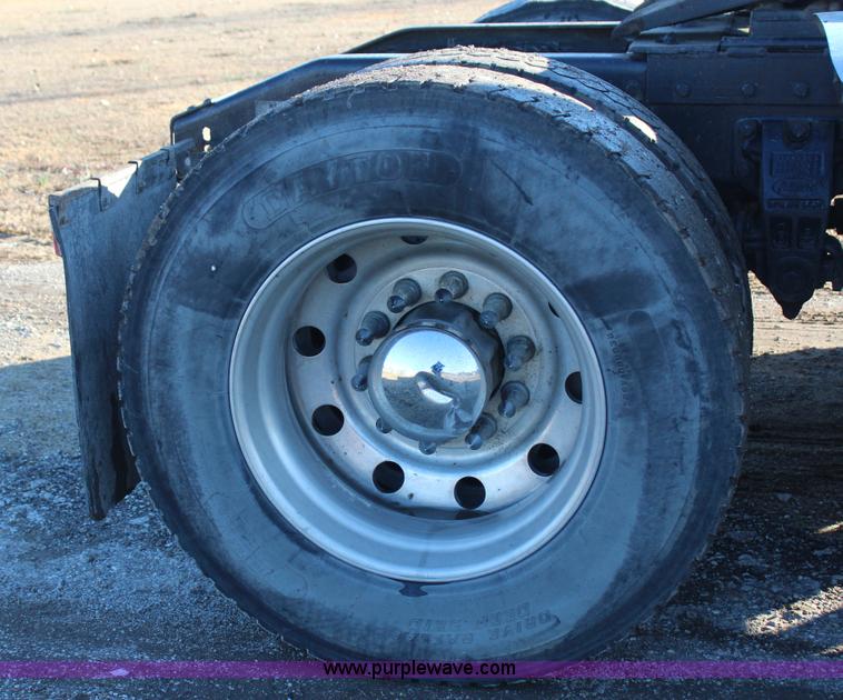 image for item J7367 1997 Peterbilt 379 semi truck