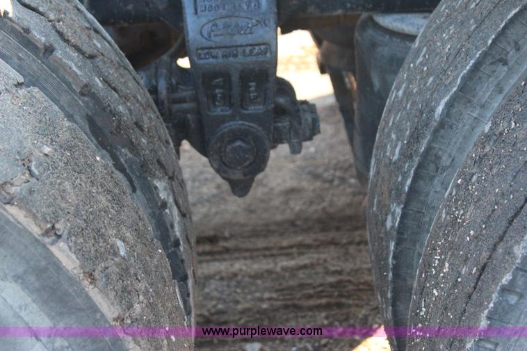 image for item J7367 1997 Peterbilt 379 semi truck