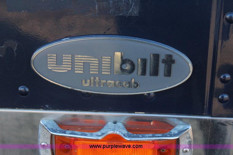 image for item J7367 1997 Peterbilt 379 semi truck