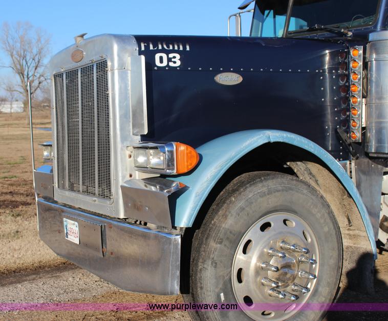image for item J7367 1997 Peterbilt 379 semi truck