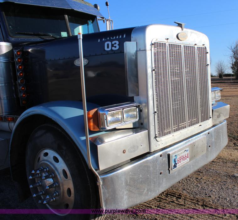 image for item J7367 1997 Peterbilt 379 semi truck