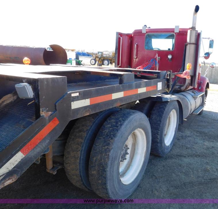 image for item J7465 1996 International 9400 semi truck