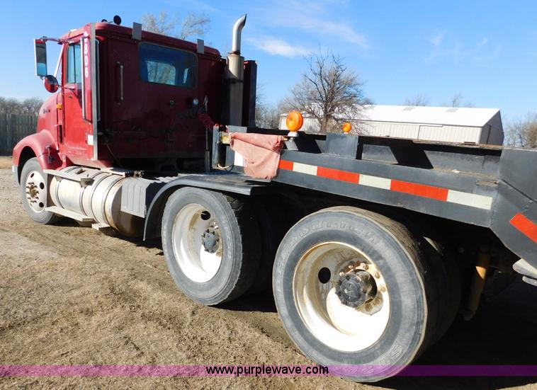 image for item J7465 1996 International 9400 semi truck