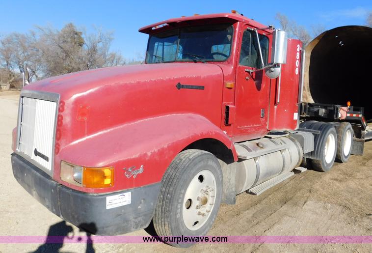 image for item J7465 1996 International 9400 semi truck