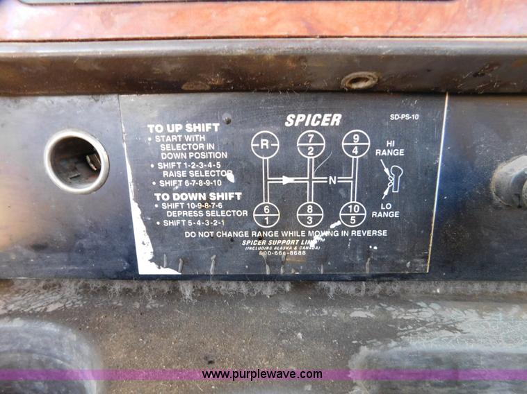 image for item J7465 1996 International 9400 semi truck