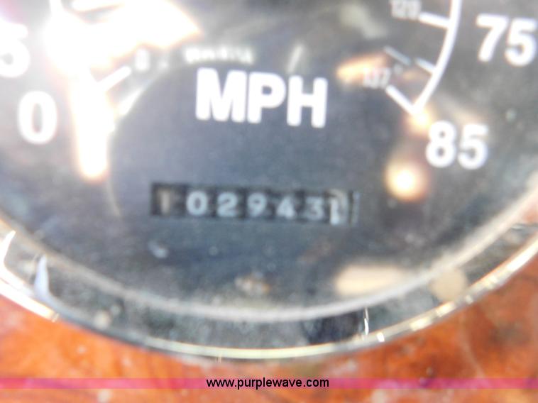 image for item J7465 1996 International 9400 semi truck