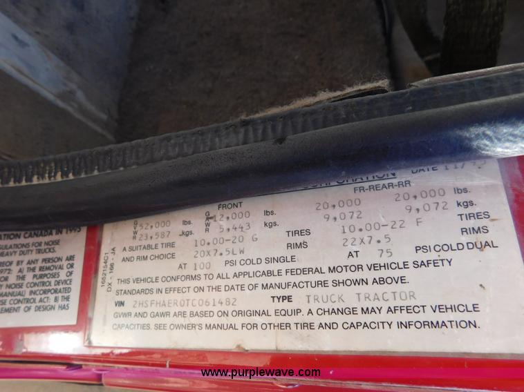 image for item J7465 1996 International 9400 semi truck