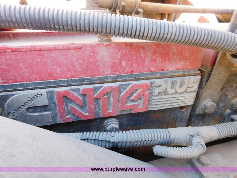 image for item J7465 1996 International 9400 semi truck