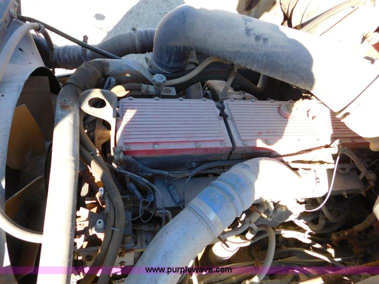 image for item J7465 1996 International 9400 semi truck