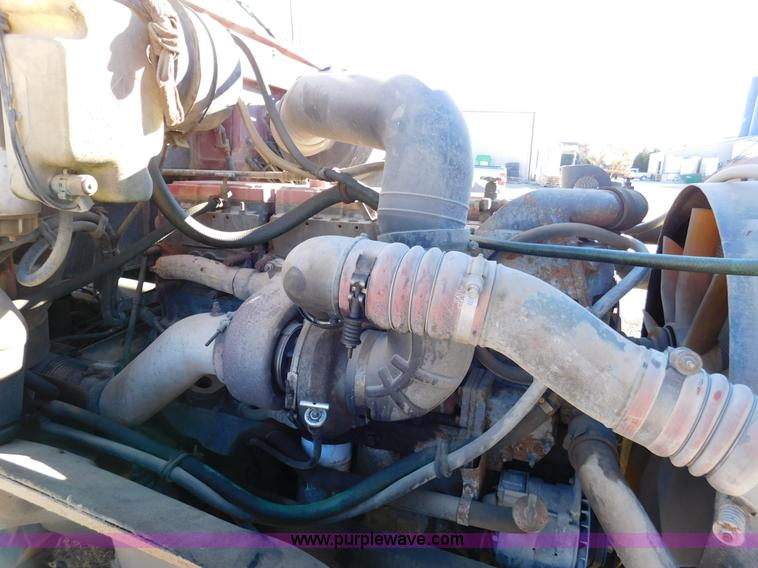 image for item J7465 1996 International 9400 semi truck