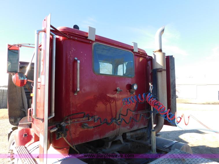 image for item J7465 1996 International 9400 semi truck