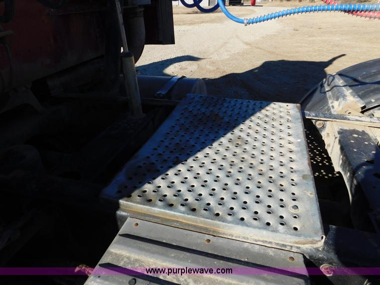 image for item J7465 1996 International 9400 semi truck