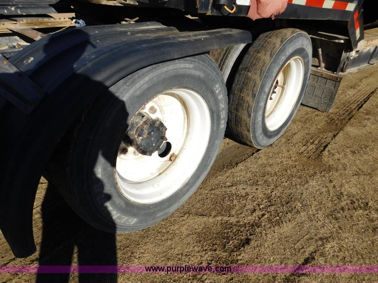 image for item J7465 1996 International 9400 semi truck