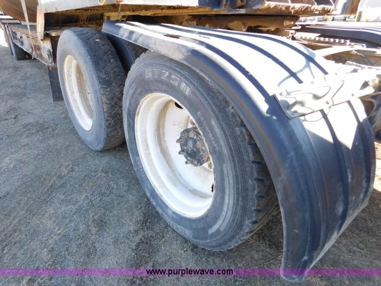 image for item J7465 1996 International 9400 semi truck