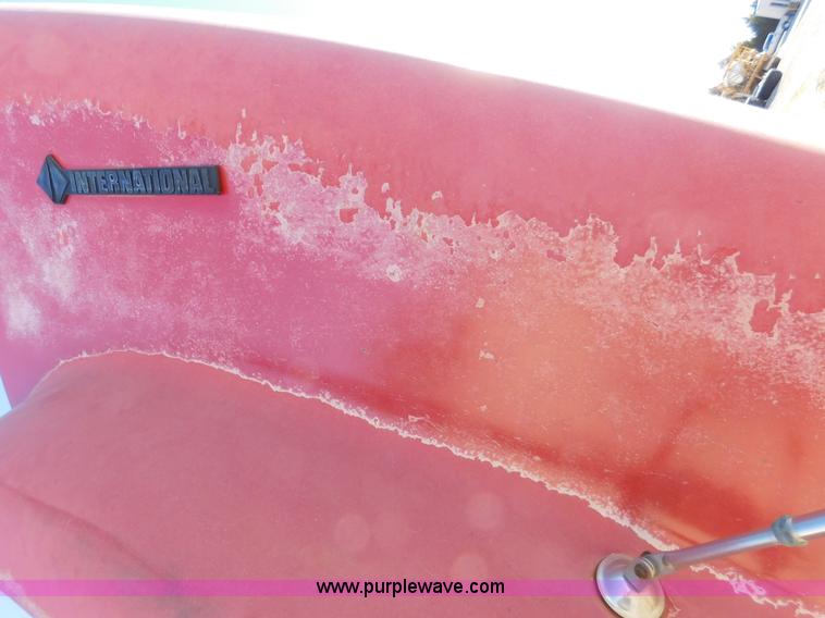 image for item J7465 1996 International 9400 semi truck