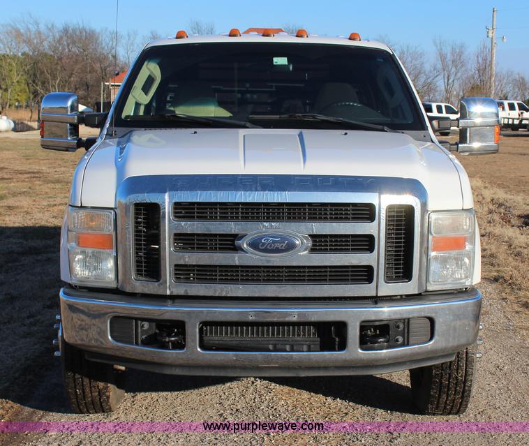 image for item J7642 2008 Ford F350 Super Duty XLT Crew Cab flatbed pickup truck