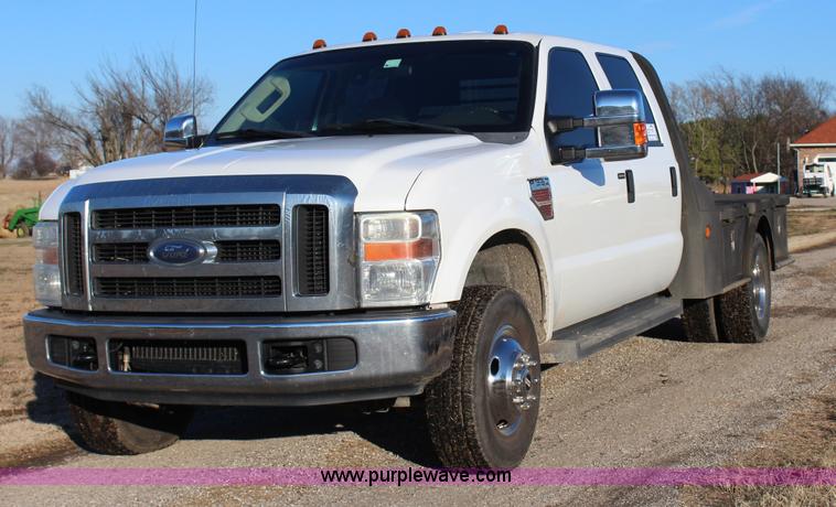 image for item J7642 2008 Ford F350 Super Duty XLT Crew Cab flatbed pickup truck