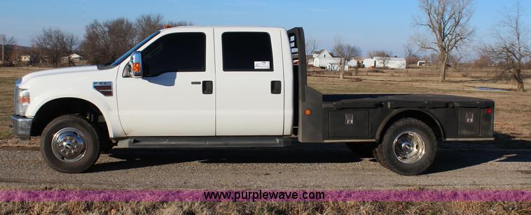 image for item J7642 2008 Ford F350 Super Duty XLT Crew Cab flatbed pickup truck