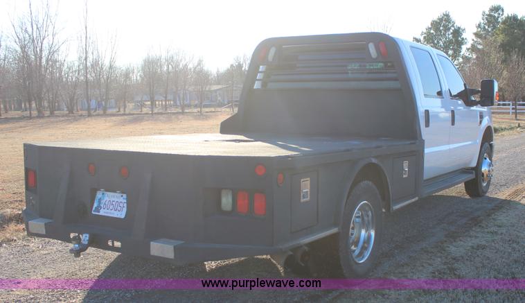 image for item J7642 2008 Ford F350 Super Duty XLT Crew Cab flatbed pickup truck