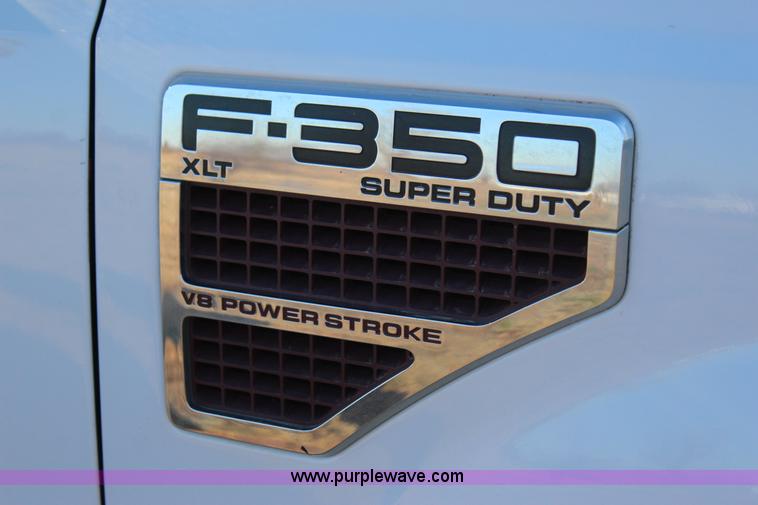 image for item J7642 2008 Ford F350 Super Duty XLT Crew Cab flatbed pickup truck