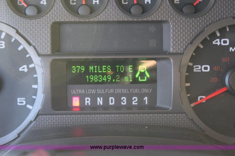 image for item J7642 2008 Ford F350 Super Duty XLT Crew Cab flatbed pickup truck