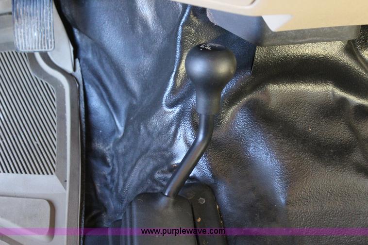 image for item J7642 2008 Ford F350 Super Duty XLT Crew Cab flatbed pickup truck