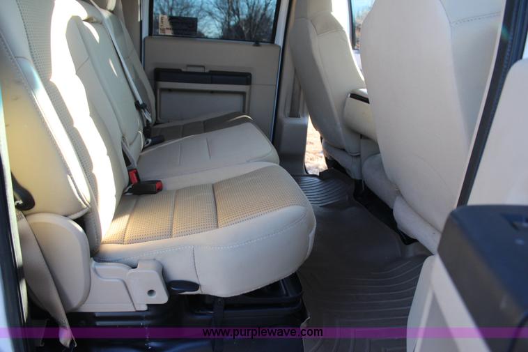 image for item J7642 2008 Ford F350 Super Duty XLT Crew Cab flatbed pickup truck