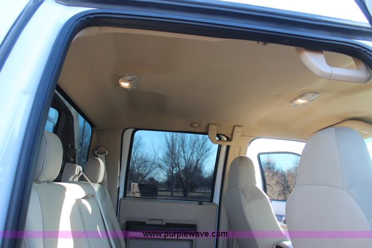 image for item J7642 2008 Ford F350 Super Duty XLT Crew Cab flatbed pickup truck