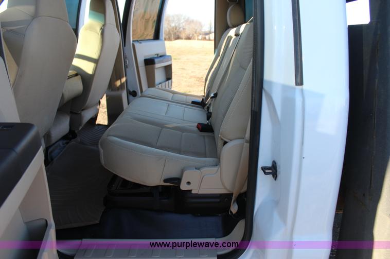 image for item J7642 2008 Ford F350 Super Duty XLT Crew Cab flatbed pickup truck