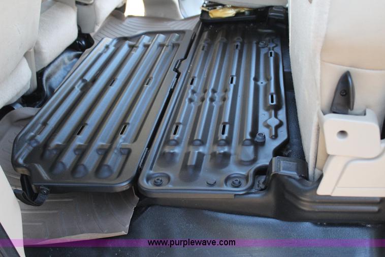 image for item J7642 2008 Ford F350 Super Duty XLT Crew Cab flatbed pickup truck