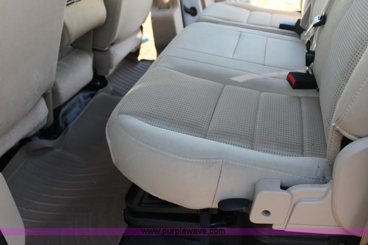 image for item J7642 2008 Ford F350 Super Duty XLT Crew Cab flatbed pickup truck