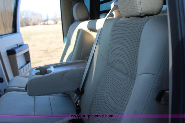 image for item J7642 2008 Ford F350 Super Duty XLT Crew Cab flatbed pickup truck