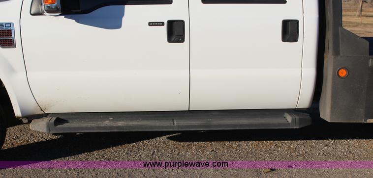 image for item J7642 2008 Ford F350 Super Duty XLT Crew Cab flatbed pickup truck