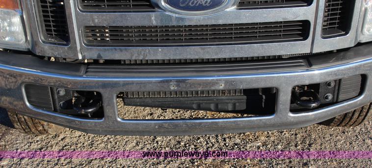image for item J7642 2008 Ford F350 Super Duty XLT Crew Cab flatbed pickup truck