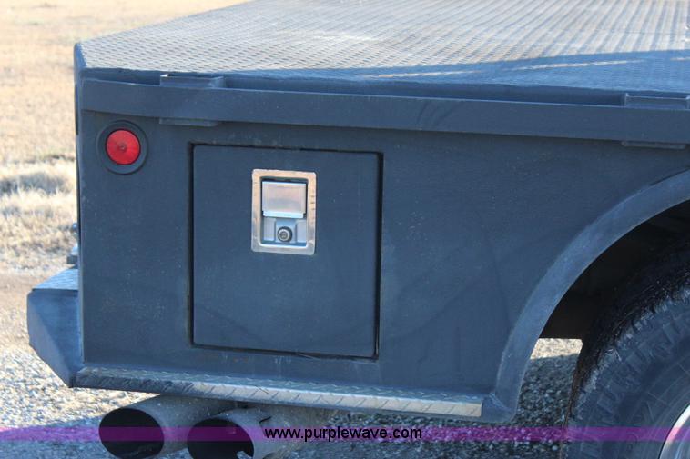 image for item J7642 2008 Ford F350 Super Duty XLT Crew Cab flatbed pickup truck