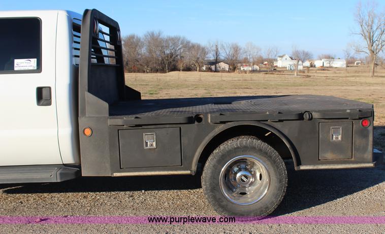 image for item J7642 2008 Ford F350 Super Duty XLT Crew Cab flatbed pickup truck