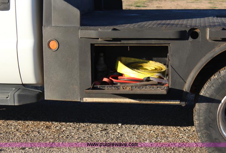 image for item J7642 2008 Ford F350 Super Duty XLT Crew Cab flatbed pickup truck