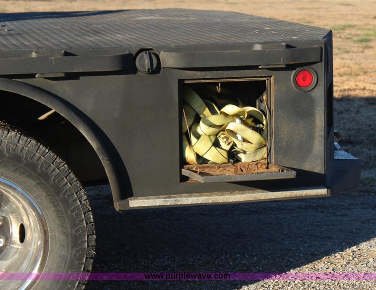 image for item J7642 2008 Ford F350 Super Duty XLT Crew Cab flatbed pickup truck