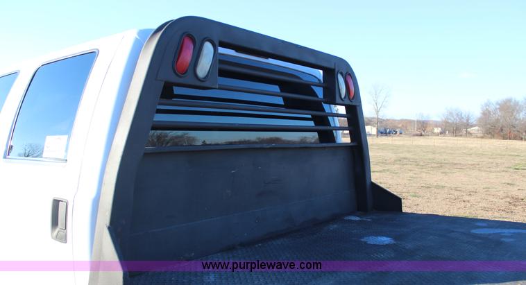 image for item J7642 2008 Ford F350 Super Duty XLT Crew Cab flatbed pickup truck
