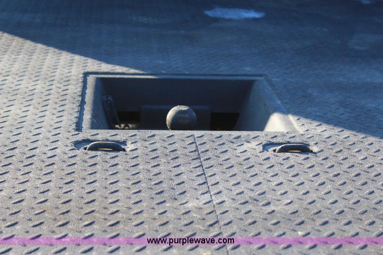 image for item J7642 2008 Ford F350 Super Duty XLT Crew Cab flatbed pickup truck