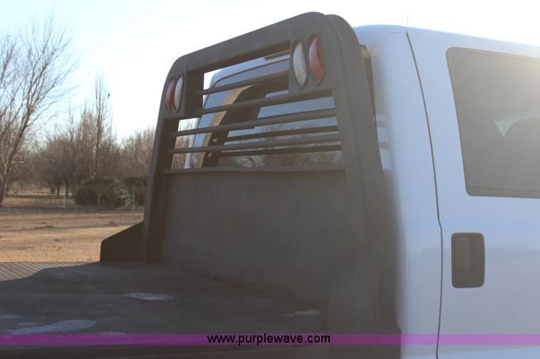 image for item J7642 2008 Ford F350 Super Duty XLT Crew Cab flatbed pickup truck