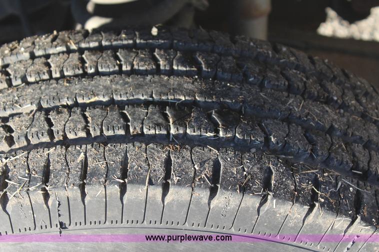 image for item J7642 2008 Ford F350 Super Duty XLT Crew Cab flatbed pickup truck