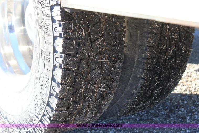 image for item J7642 2008 Ford F350 Super Duty XLT Crew Cab flatbed pickup truck