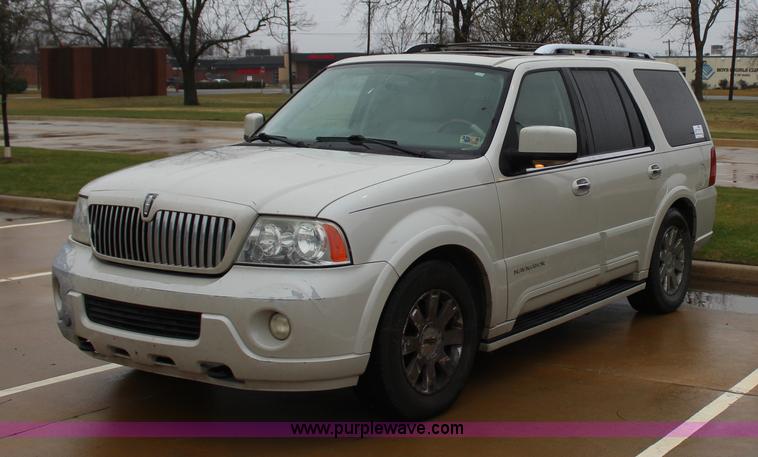 image for item J7643 2004 Lincoln Navigator SUV