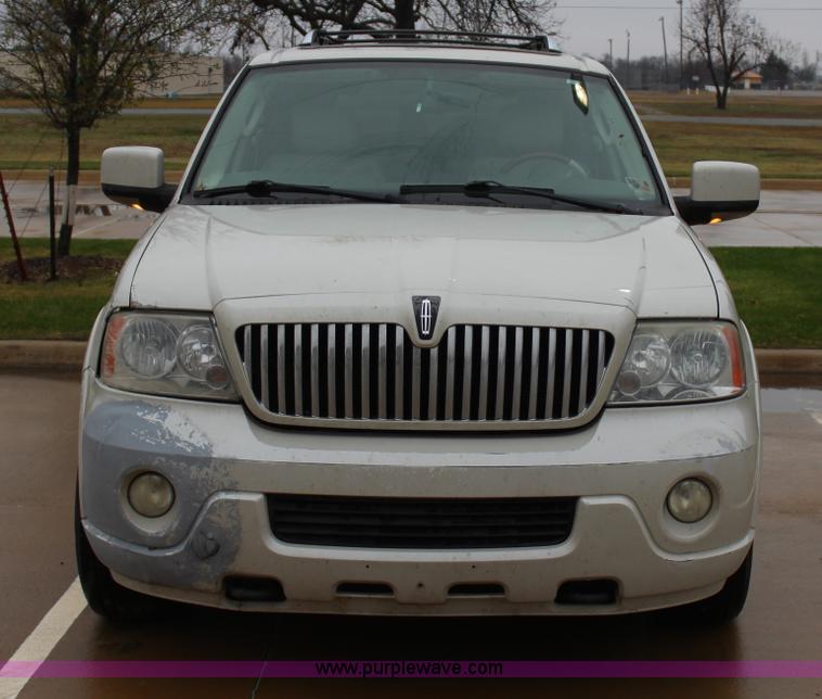image for item J7643 2004 Lincoln Navigator SUV