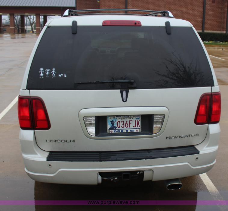 image for item J7643 2004 Lincoln Navigator SUV
