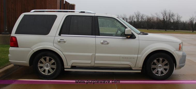 image for item J7643 2004 Lincoln Navigator SUV