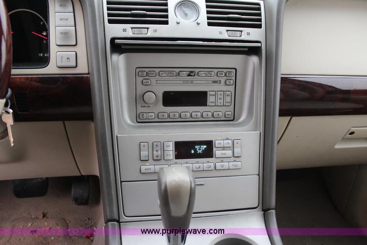 image for item J7643 2004 Lincoln Navigator SUV