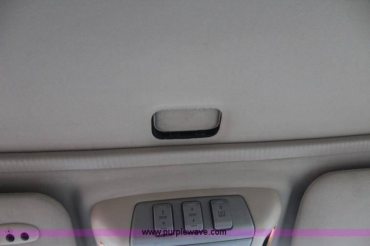 image for item J7643 2004 Lincoln Navigator SUV