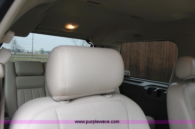 image for item J7643 2004 Lincoln Navigator SUV